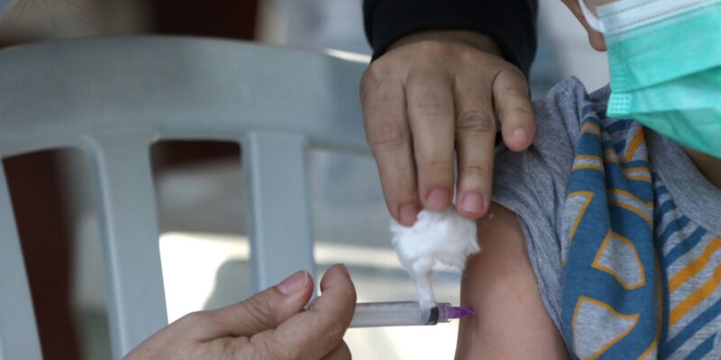 Rio suspende vacinação infantil contra covid-19 por falta de doses