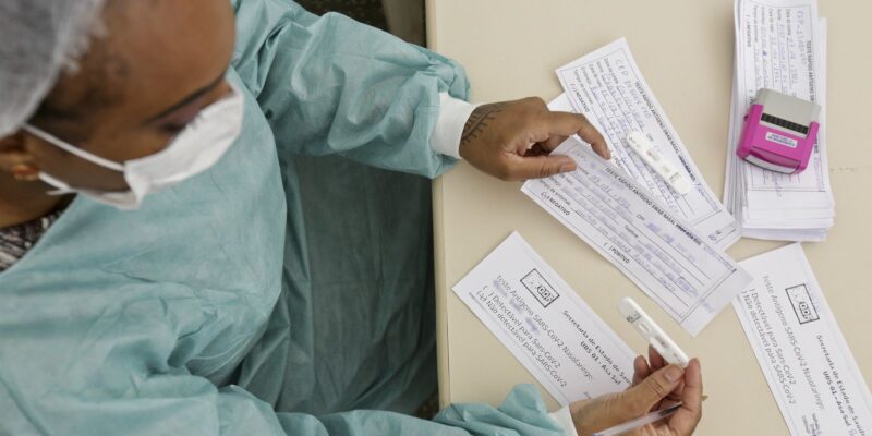 Rio de Janeiro registra 2 mil casos de covid-19 diariamente