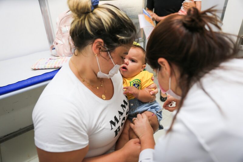 Primeiro dia de vacinação contra Covid-19 leva famílias aos postos de saúde em Niterói – Prefeitura Municipal de Niterói