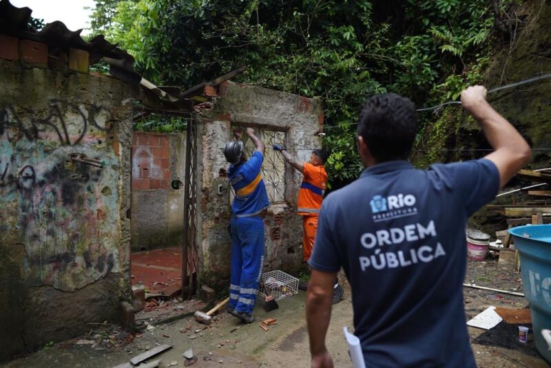 Seop realiza demolição de 10 construções irregulares na Rocinha – Prefeitura da Cidade do Rio de Janeiro