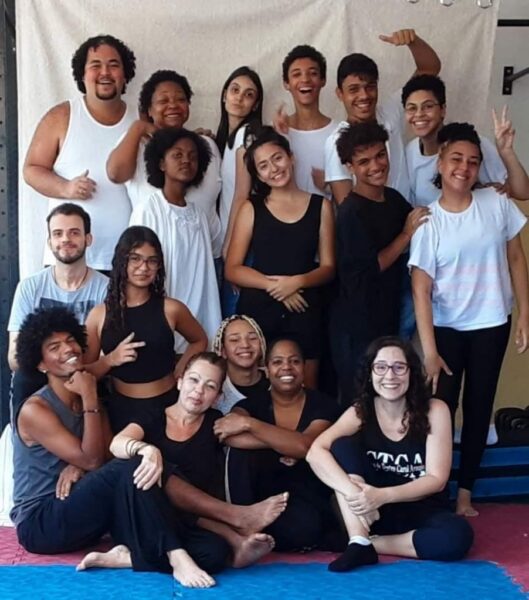 Teatro Municipal recebe dois espetáculos no domingo 