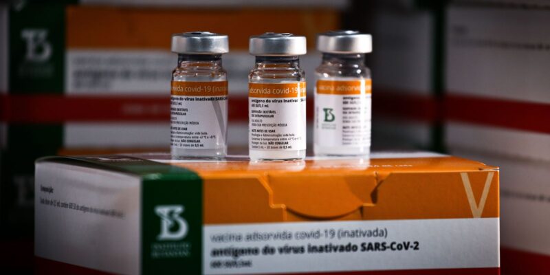 Butantan entrega 1 milhão de doses de CoronaVac para crianças 