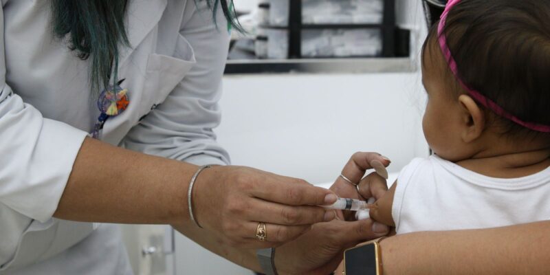 São Paulo vacinará bebês de 6 meses com comorbidades contra covid-19