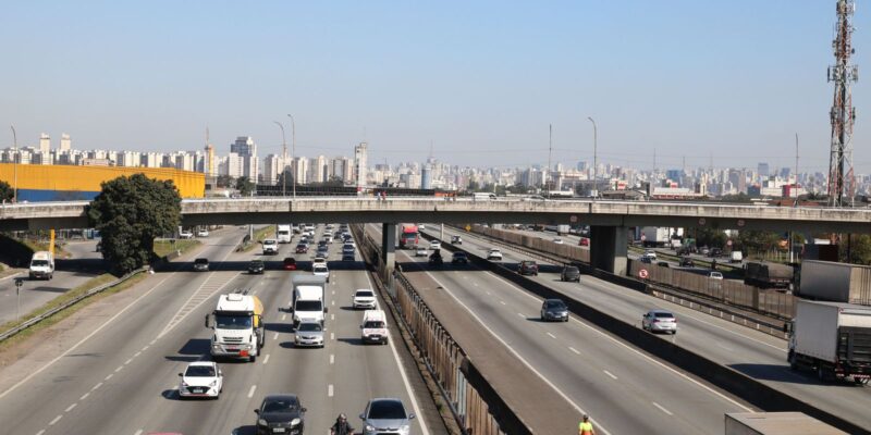 Auxílios Caminhoneiro e Taxista serão pagos hoje
