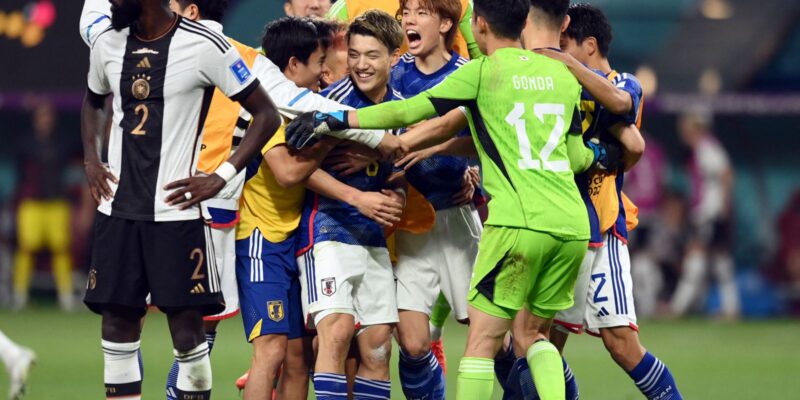 Reservas decidem e Japão supera Alemanha por 2 a 1 na estreia da Copa