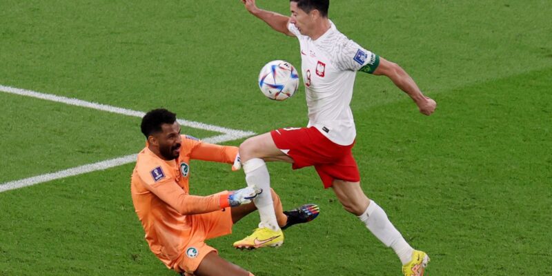 Lewandowski desencanta e Polônia espanta zebra saudita no Grupo C