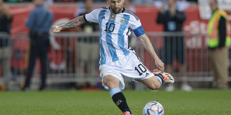 Terça é dia de estreias de Messi, Mbappé e Lewandowski na Copa