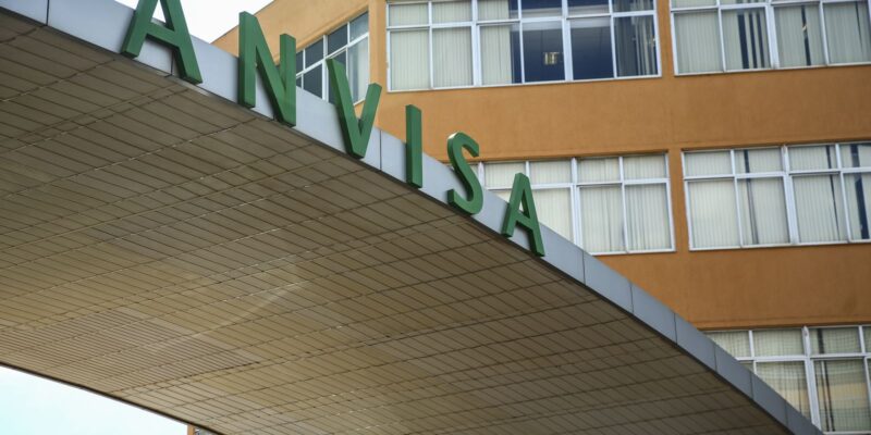 Anvisa alerta sobre uso de produtos para trançar cabelos
