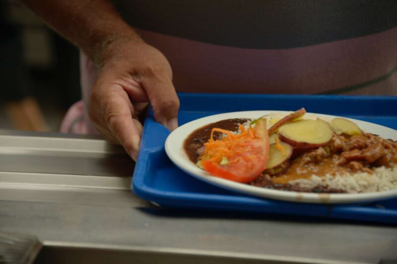 Restaurantes populares do município oferecem refeição gratuita na semana de Natal – Prefeitura da Cidade do Rio de Janeiro