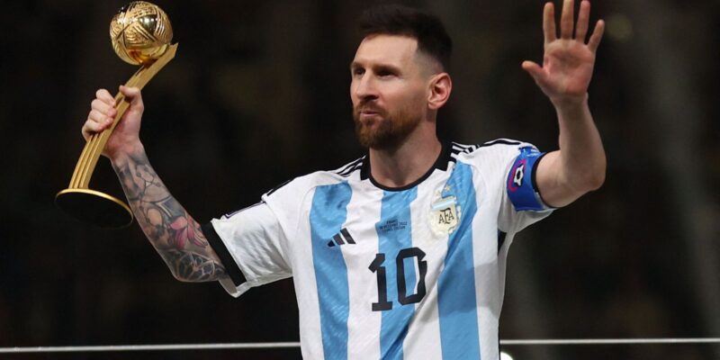 Messi é convidado a eternizar os pés na calçada da fama do Maracanã