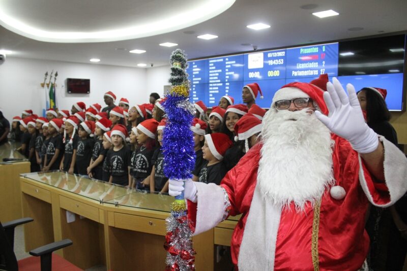 Coral Municipal Infantil se apresenta na Câmara de Vereadores