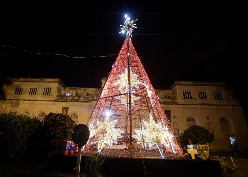Prefeitura de Niterói inaugura árvore de Natal e decoração festiva no Fonseca – Prefeitura Municipal de Niterói