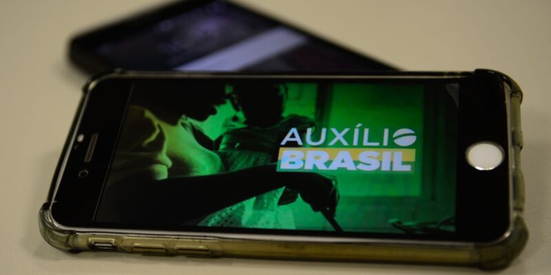 Auxílio Brasil é pago hoje a beneficiários com NIS final 4