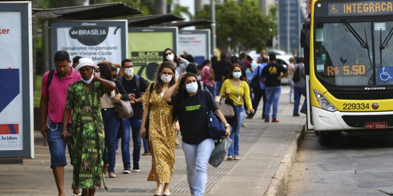 Covid-19: Brasil registra 53 mortes e 22,5 mil casos em 24h