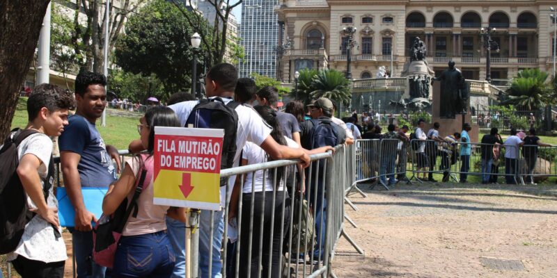 Taxa de desemprego de 8,5% é a menor para abril desde 2015, diz IBGE