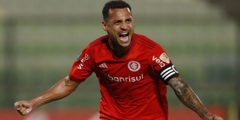 Internacional vence e assume liderança do Grupo B da Copa Libertadores