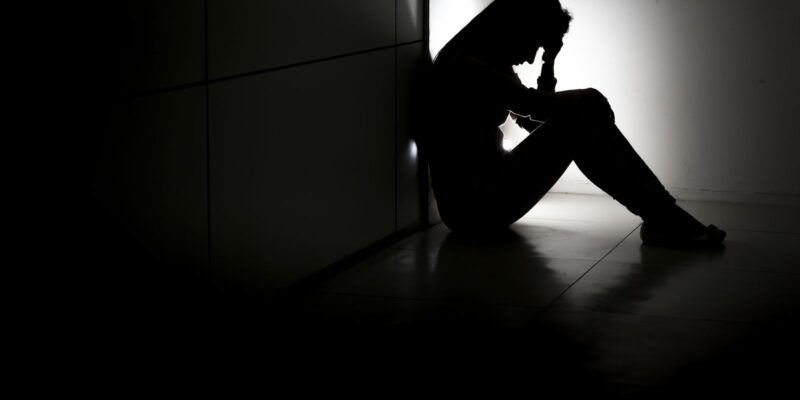 Estudo da UFF investiga prática da automutilação por adolescentes