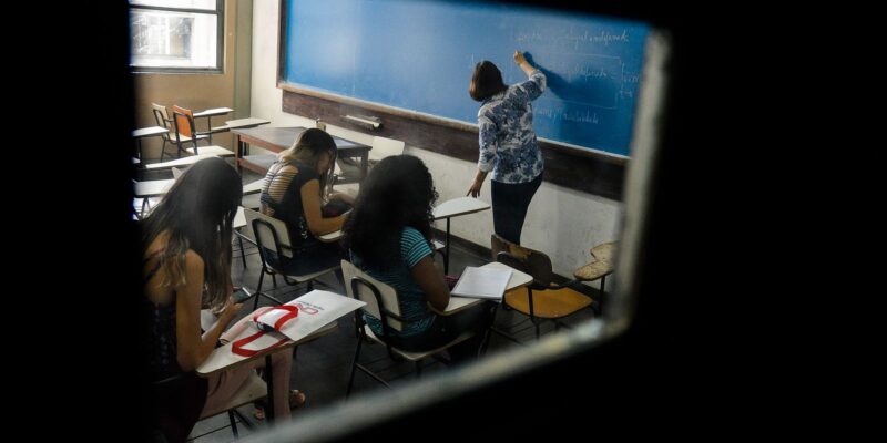 Pesquisa mostra por que brasileiros deixam escola