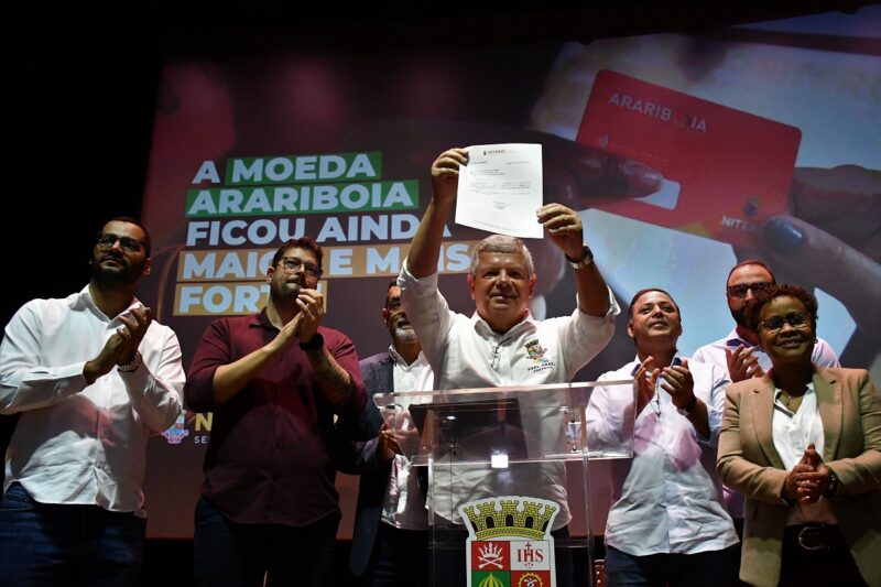 Prefeitura de Niterói entrega os primeiros cartões às novas famílias da Moeda Social Arariboia – Prefeitura Municipal de Niterói