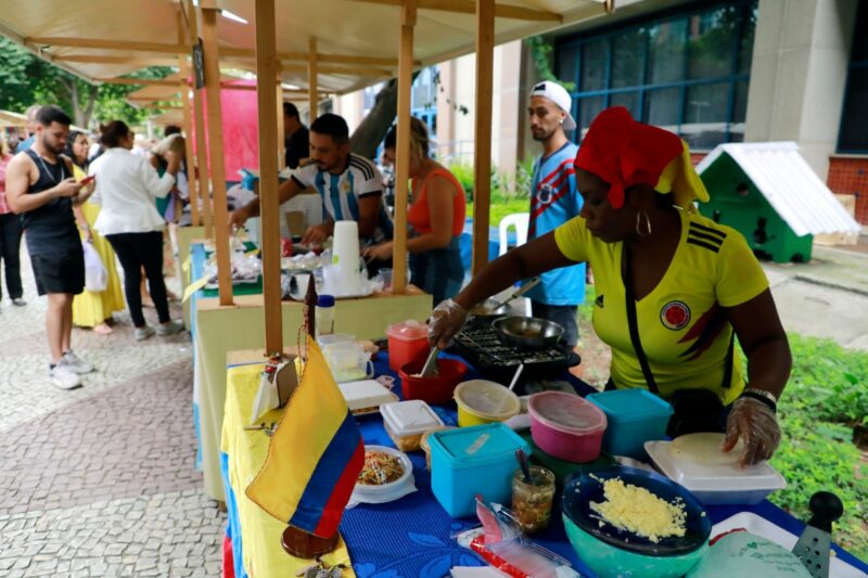 Feira Refúgio em Foco de Imigrantes Empreendedores Sociais acontece no pátio da Prefeitura – Prefeitura da Cidade do Rio de Janeiro