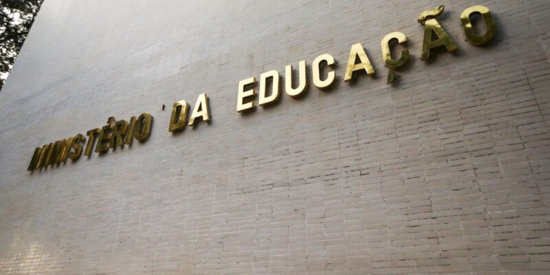 Governo federal vai encerrar programa de escolas cívico-militares