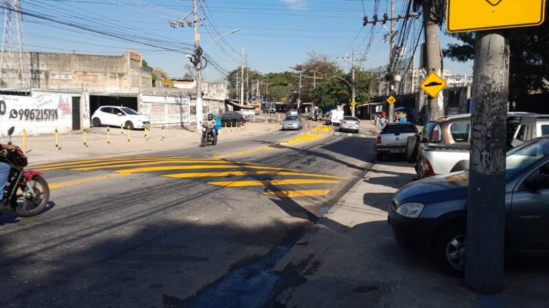 CET-Rio implanta sinalização especial na frente de escola na Avenida Itaoca – Prefeitura da Cidade do Rio de Janeiro