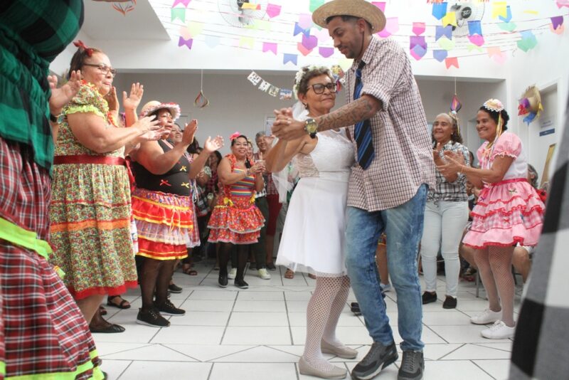 Festa julina anima idosos do CERPI de São Gonçalo