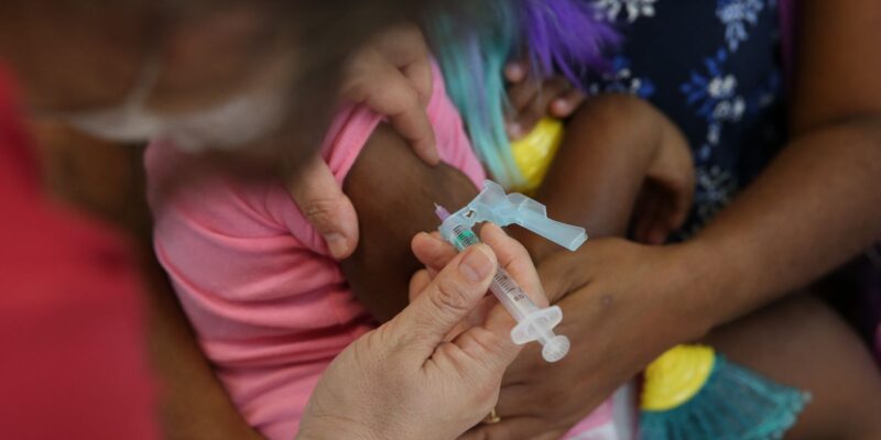 Casos de meningite evidenciam baixa imunização no Rio de Janeiro