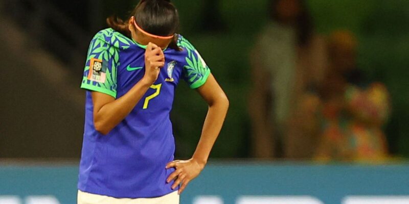 Sem inspiração, Brasil fica no 0 a 0 contra Jamaica e dá adeus à Copa