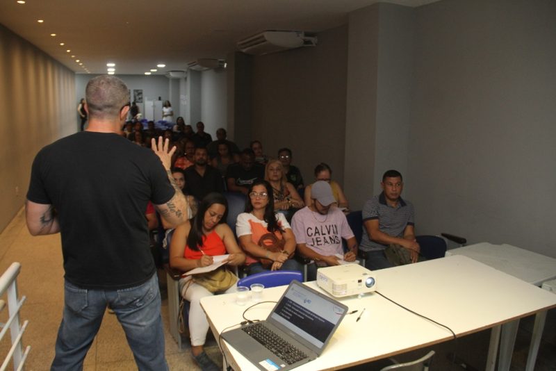 São Gonçalo dá orientações a microempreendedores