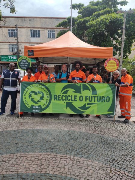 Comlurb promoveu neste sábado campanha de incentivo à coleta seletiva na Praça Mato Grosso, em Irajá – Prefeitura da Cidade do Rio de Janeiro
