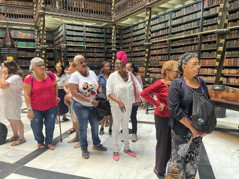 Idosos atendidos pela Prefeitura participam de programa cultural no Real Gabinete Português de Leitura, no Centro – Prefeitura da Cidade do Rio de Janeiro