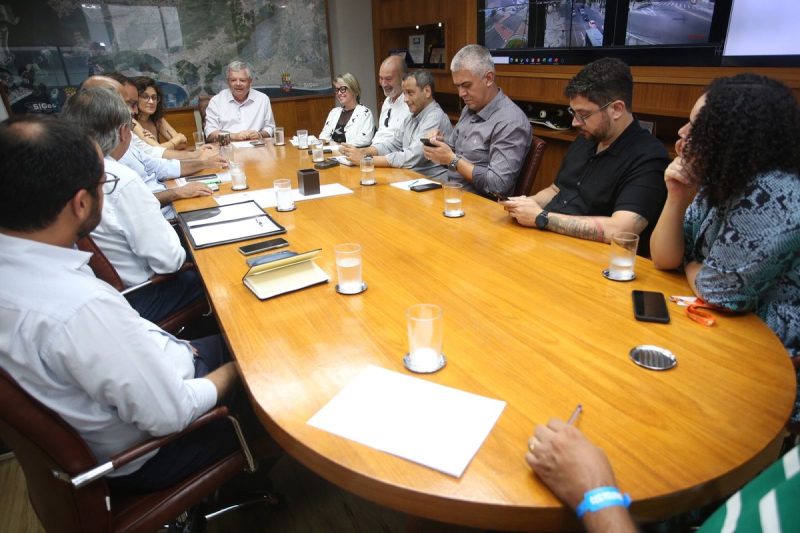 Prefeito de Niterói reúne secretários para tratar do Plano Verão 2023/ 2024 – Prefeitura Municipal de Niterói