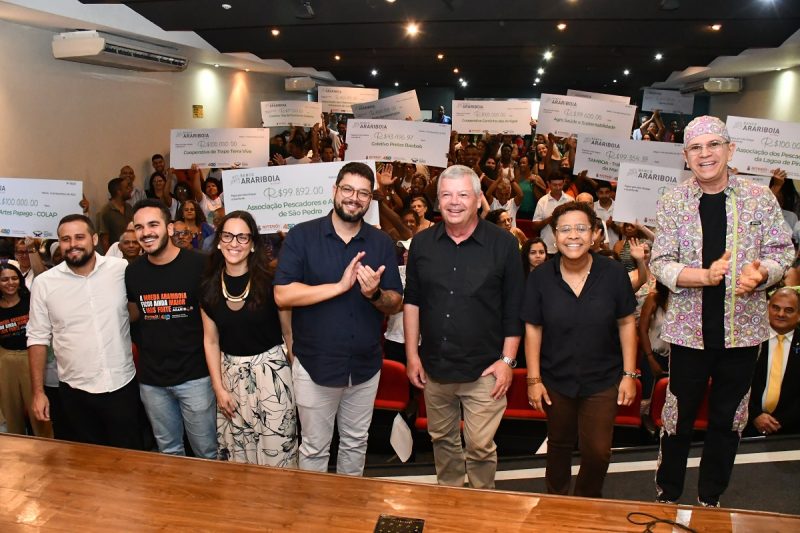 Prefeitura de Niterói entrega cheques a coletivos selecionados em edital de fomento – Prefeitura Municipal de Niterói