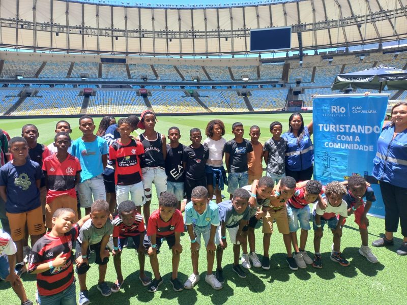 Prefeitura leva crianças e adolescentes do Morro do Amor, no Complexo do Lins, para conhecer o Maracanã – Prefeitura da Cidade do Rio de Janeiro