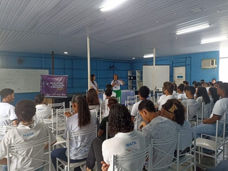 Roda de conversa em escola alerta para violência contra mulher
