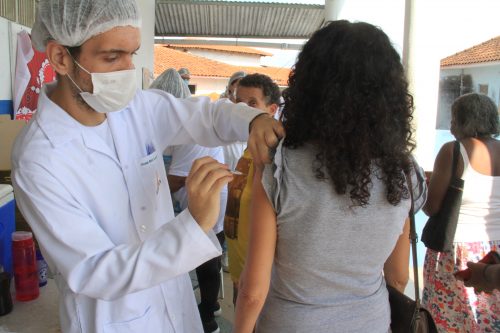 Vacinação contra covid-19 é mantida em São Gonçalo
