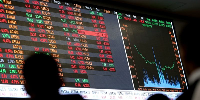 Ibovespa fecha em alta e bate recorde de 134 mil pontos
