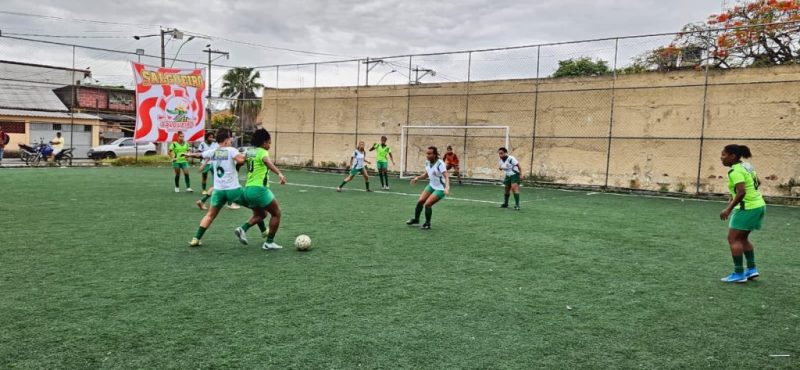 Equipe feminina do Jardim Catarina vence Taça das Comunidades