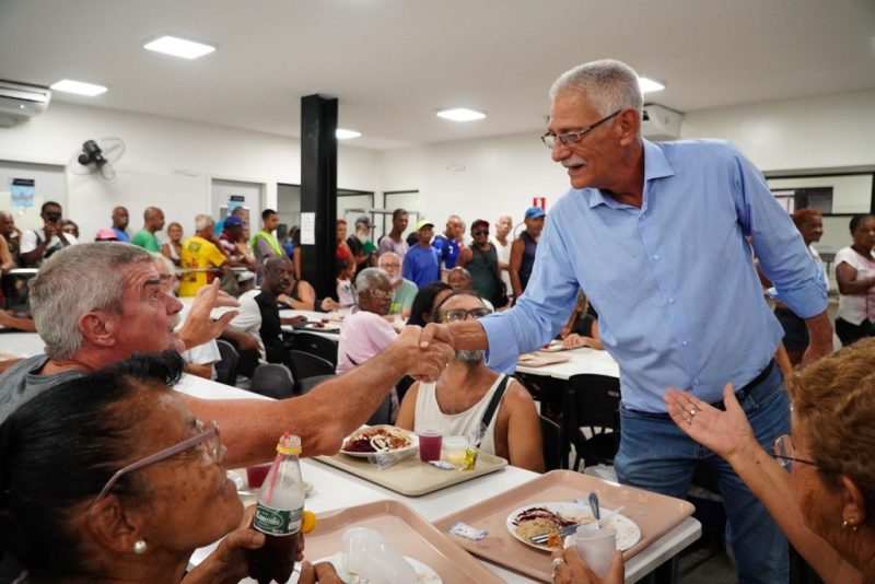 Gonçalenses festejam um ano do Restaurante do Povo