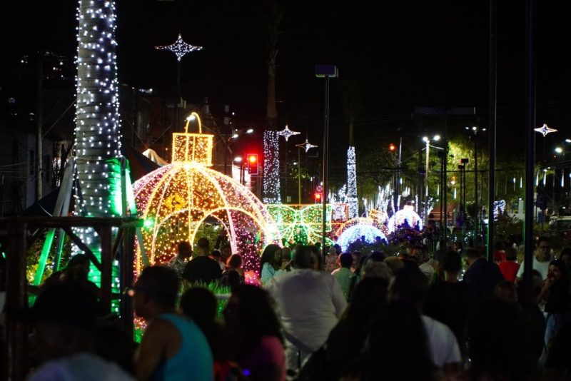 Natal iluminado na Praça Chico Mendes