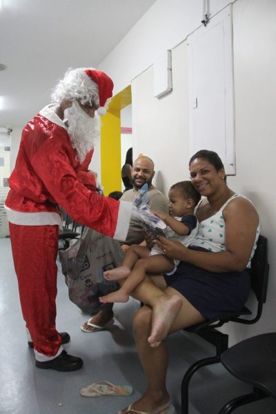 Papai Noel visita hospital infantil de São Gonçalo