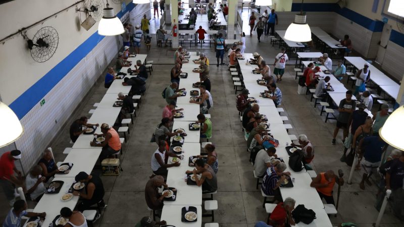 Restaurantes populares da Prefeitura servem almoço especial de Natal – Prefeitura da Cidade do Rio de Janeiro