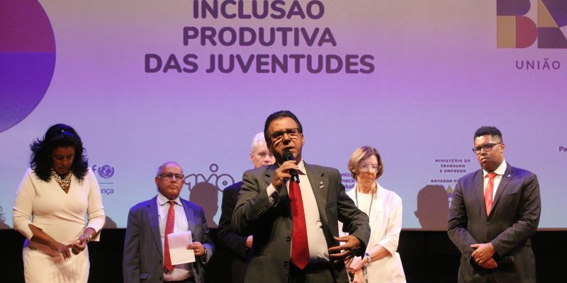 Ministro do Trabalho cobra empresas para melhorarem média salarial