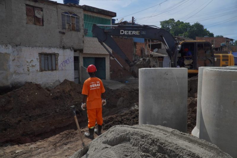 Obras de drenagem avançam em mais três bairros