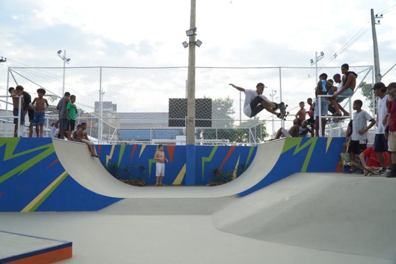 Pista de skate inaugurada na Praça do Rocha atrai skatistas