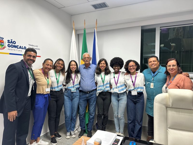 Prefeito recebe gonçalenses premiadas em desafio da NASA