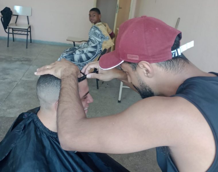 Prefeitura de Niterói vai oferecer curso de barbeiro para a população em situação de rua acolhidos pela rede socioassistencial