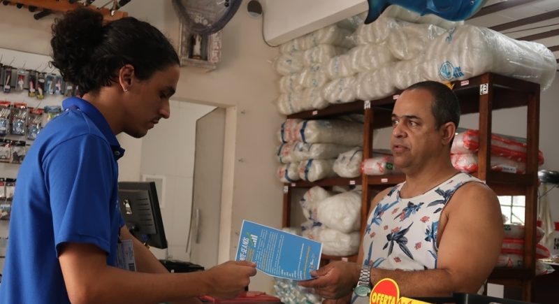 São Gonçalo faz ação junto a comerciantes da Praia das Pedrinhas