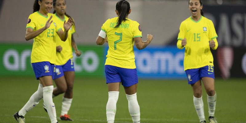 Invicta na Copa Ouro, seleção feminina fecha 1ª fase com goleada